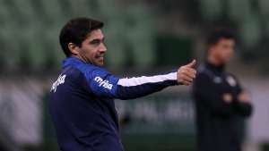 Abel defende elenco, exalta postura do Palmeiras e elogia Deyverson: 'Dá opções'