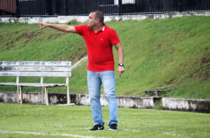 Série D: América-RN demite técnico após três jogos e escolhe jovem substituto