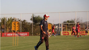 Série B: Wagner Lopes pede foco do Vila Nova para duelo direto com o Confiança