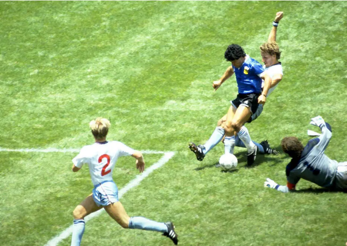 Após 35 anos, argentinos vão comemorar de novo gol de Maradona contra Inglaterra