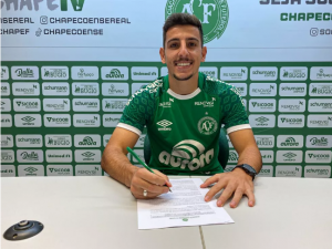 Chapecoense renova contrato com joia da base até o fim 2022