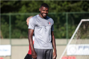 Série C: Santa Cruz encaminha chegada de mais um reforço e libera quatro jogadores