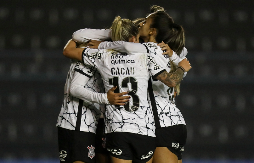 BRASILEIRO FEMININO: Corinthians goleia e garante 1º lugar; Santos também vence