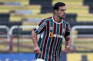 Roger Machado fala em ‘dia de tristeza’ para goleada que ofuscou gol histórico de Fred