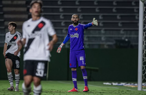 Série B: Vanderlei analisa derrota do Vasco e diz que expulsão aos cinco minutos 'dificultou muito'