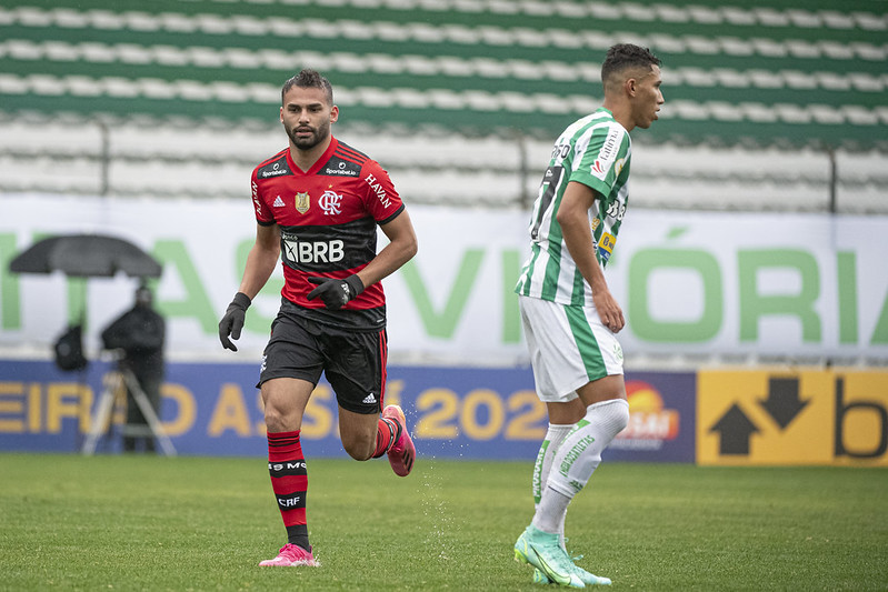 Após oito meses, Thiago Maia lamenta retorno aos gramados com derrota do Flamengo