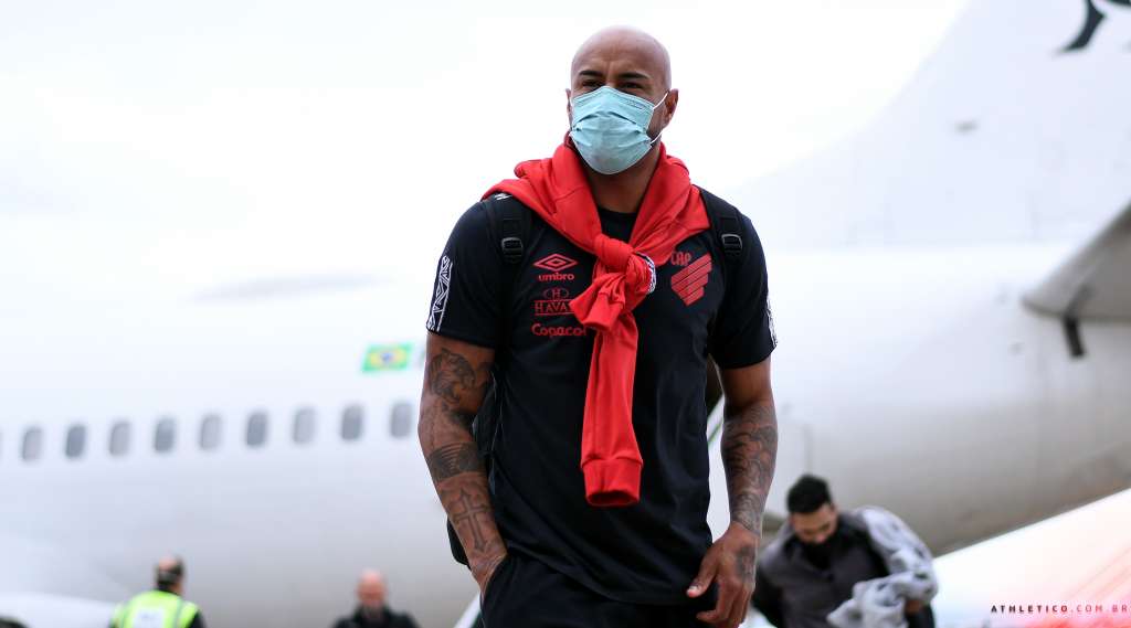 Athletico visita o Fluminense para se manter na briga pela liderança