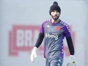 Carioca: Fora dos planos, goleiro Vanderlei treinará separado no Vasco, ao lado de Castan