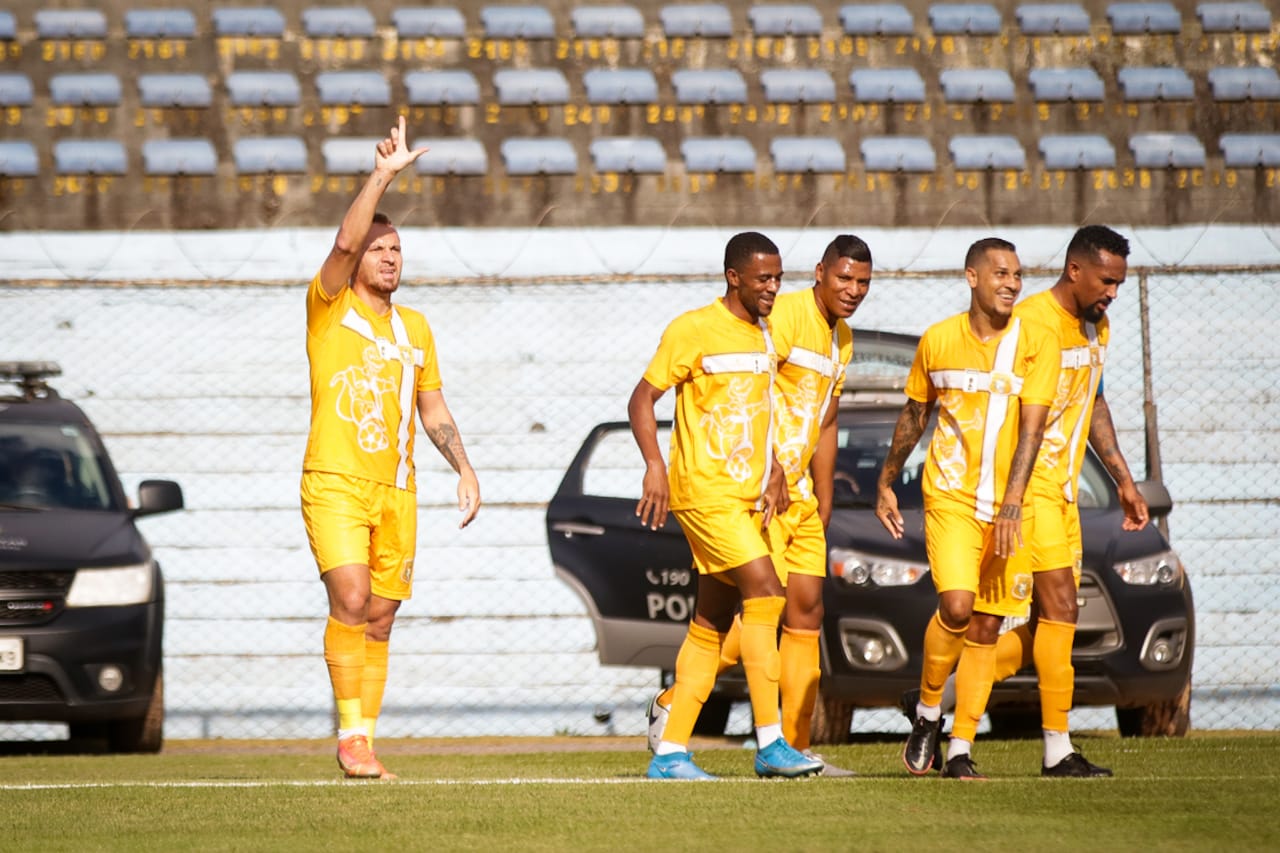 Brasiliense-DF 3 x 1 Nova Mutum-MT – Zé Love faz dois e Jacaré reassume liderança