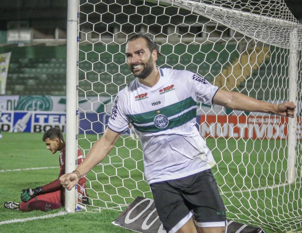 Guarani 0 x 2 Coritiba – Coxa derruba o Bugre, vence a terceira seguida e sobe na tabela