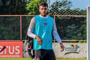 Série C: Meia do Ferroviário-CE destaca força do elenco e busca por vitória contra a Jacuipense