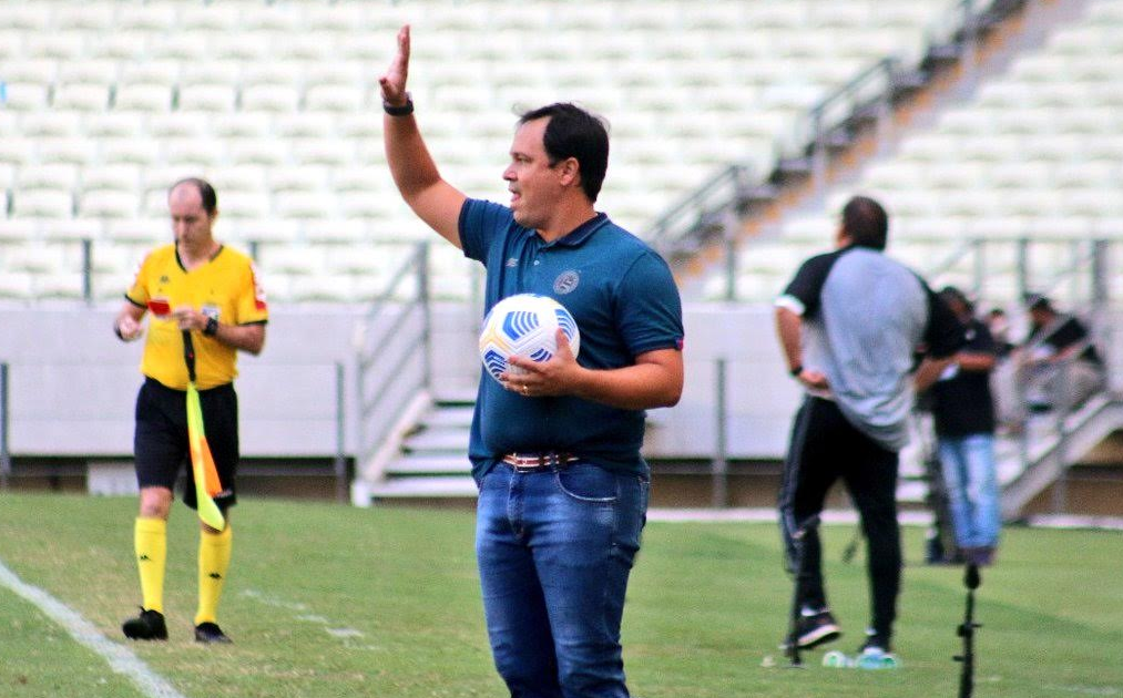 Técnico do Bahia elogia ataque no clássico contra o Ceará