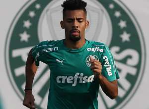 Palmeiras de olho em volante do Barcelona