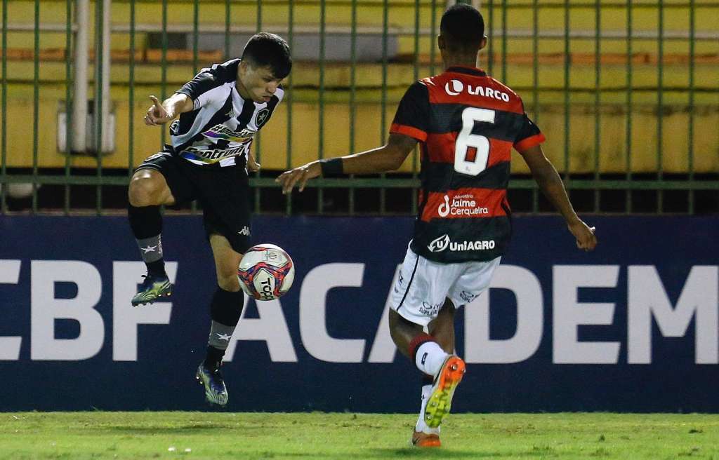Botafogo-RJ 1 x 0 Vitória – Chay dá a vitória com ‘gol espírita’