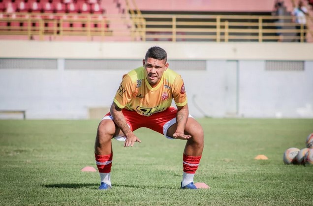 Titular de clube da Série D sofre acidente automobilístico e está na UTI