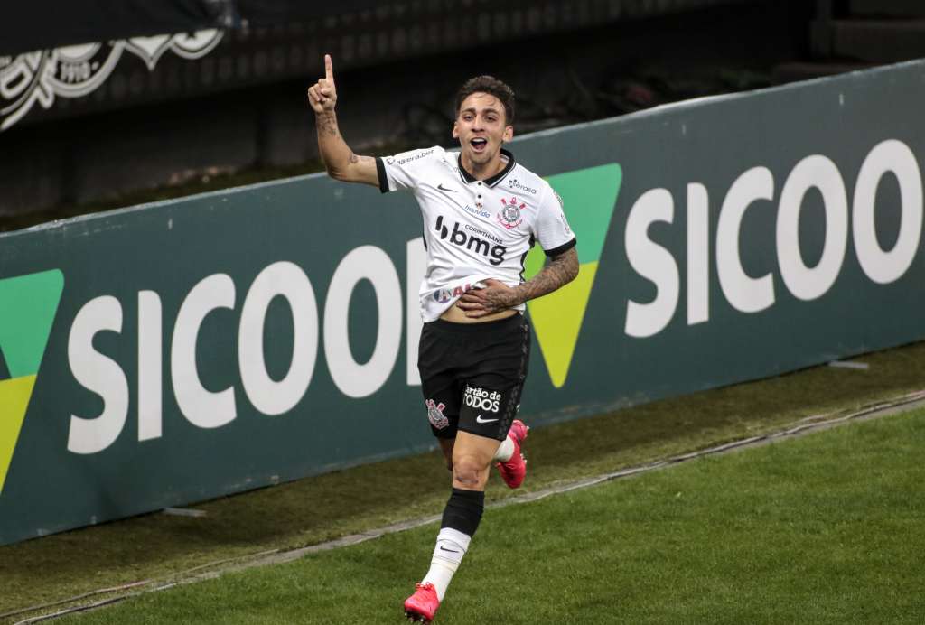 Atacante celebra bom momento no Corinthians e lembra morte do pai