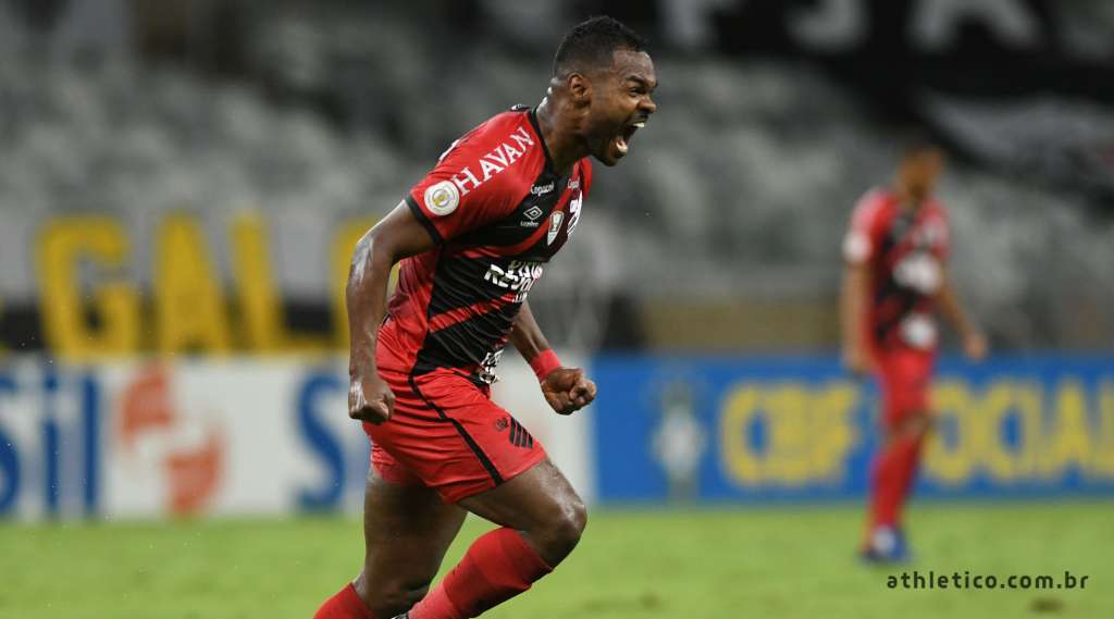 Sem Nikão, Athletico quer seguir 100% contra Atlético-GO