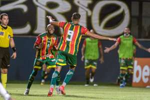 SÉRIE B: Líder, Náutico só empata; Sampaio e Coritiba vencem