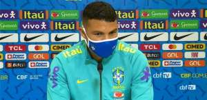 Thiago Silva evita críticas à Conmebol: 'Campo está ruim para os dois times'