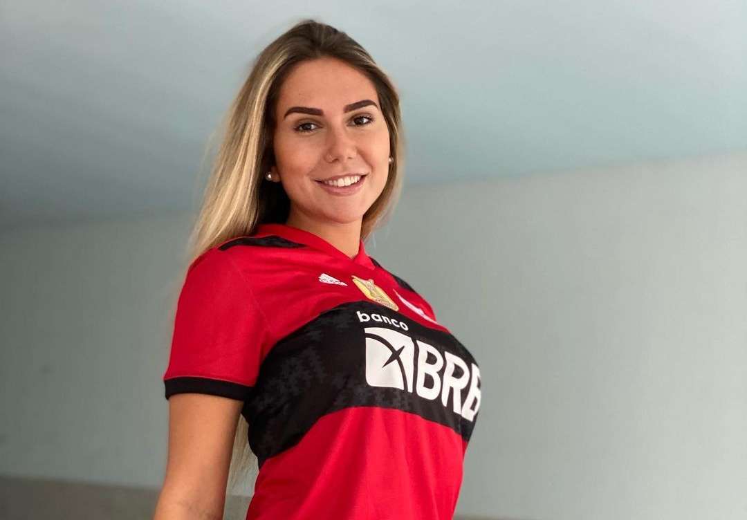 ‘Agora sim’, diz Carol Portaluppi após vestir camisa do Flamengo