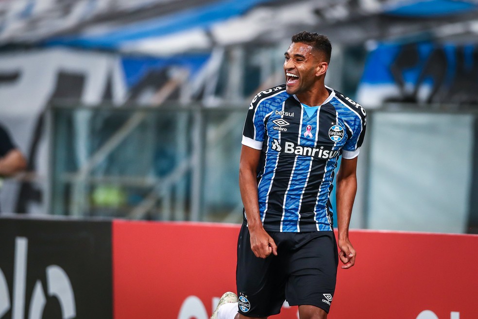 Clube do Brasileirão oficializa contratação de Isaque, ex-Grêmio e Fortaleza