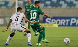 Sylvinho otimista no Corinthians com Adson após gol e assistência: 'Maturando'