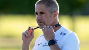 Em busca de um Corinthians mais agressivo, Sylvinho treina o 