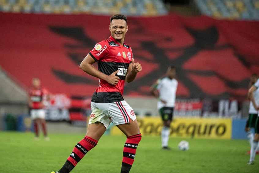 Clube inglês faz proposta por atacante e agrada Flamengo