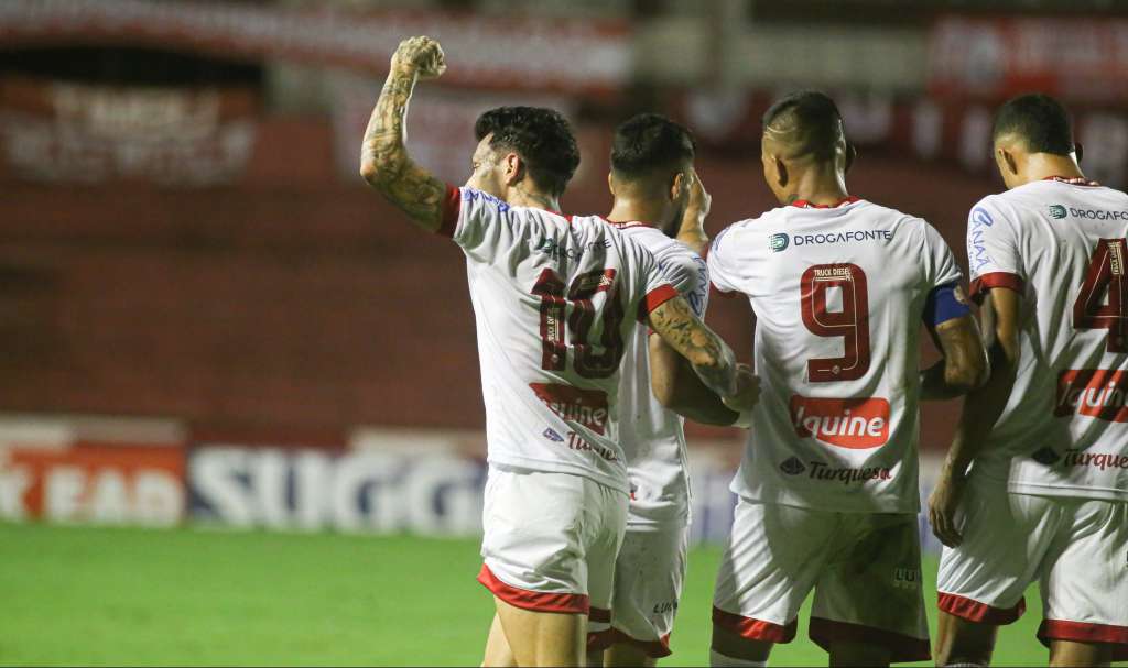 Náutico 2 x 1 Brasil-RS – De virada, líder Timbu aumenta invencibilidade na Série B