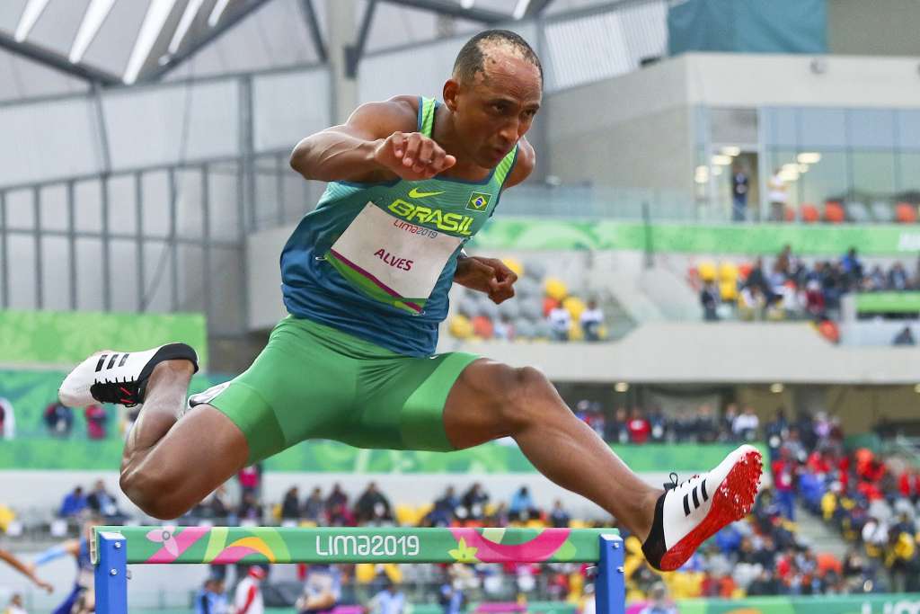 Olimpíadas: Alison dos Santos vai à semifinal dos 400m com barreira na estreia do atletismo