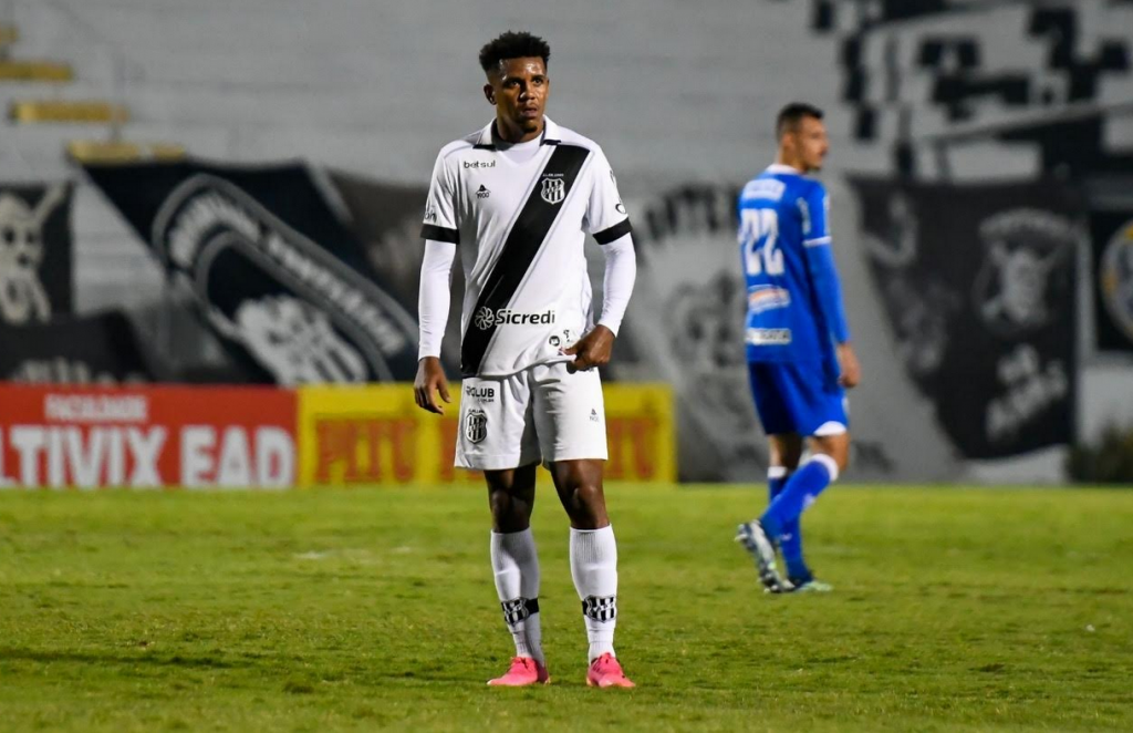 Volante da Ponte Preta projeta duelo contra o Avaí: “Adversário Forte”