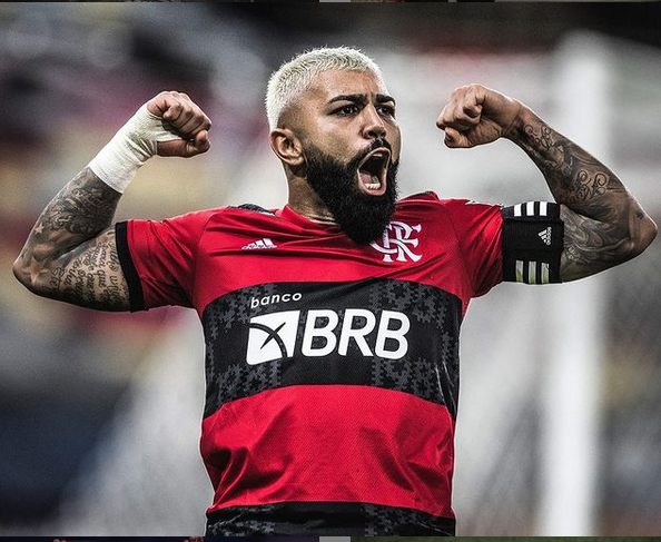 Gabigol comemora pouso de avião após vidente dizer que jogador derrubaria o voo