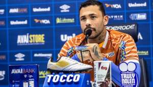 Série B: Avaí apresenta goleiro Vladimir, ex-Santos: 