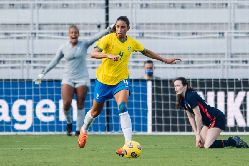 Olimpíadas: Zagueira da seleção feminina brasileira lamenta eliminação e se desculpa por pênalti perdido: ‘Hoje não consegui’