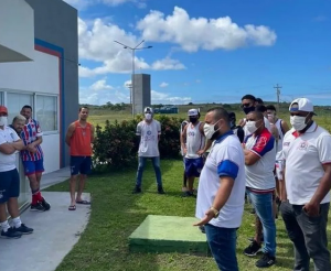 Torcida organizada de clube da Série A vai até o CT para cobrar elenco e diretoria
