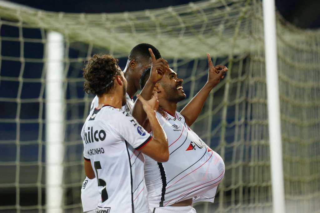 América de Cali-COL 0 x 1 Athlético-PR – Com VAR em ação, Furacão vence e se aproxima das quartas!