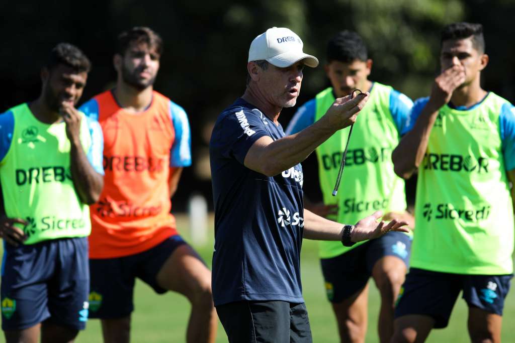 Jorginho quebra cabeça para definir escalação do Cuiabá em ‘jogo da vida’ no Brasileirão