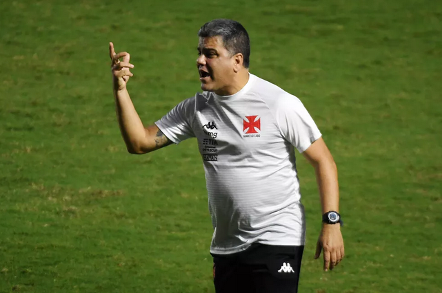 Vasco anuncia demissão do técnico Marcelo Cabo