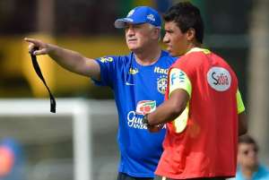 Grêmio manifesta interesse em volante com passagens na seleção brasileira