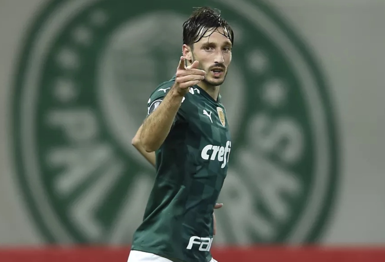 Time italiano é mais um a tentar tirar lateral do Palmeiras