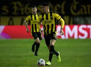 Lateral-esquerdo do Peñarol confirma negociação avançada com Palmeiras