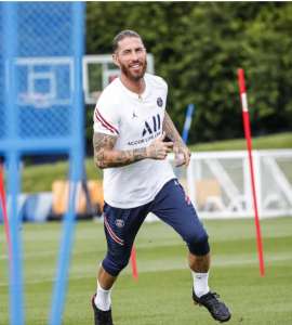 Sergio Ramos se machuca antes de amistoso, adia estreia no PSG e perderá 1ª final