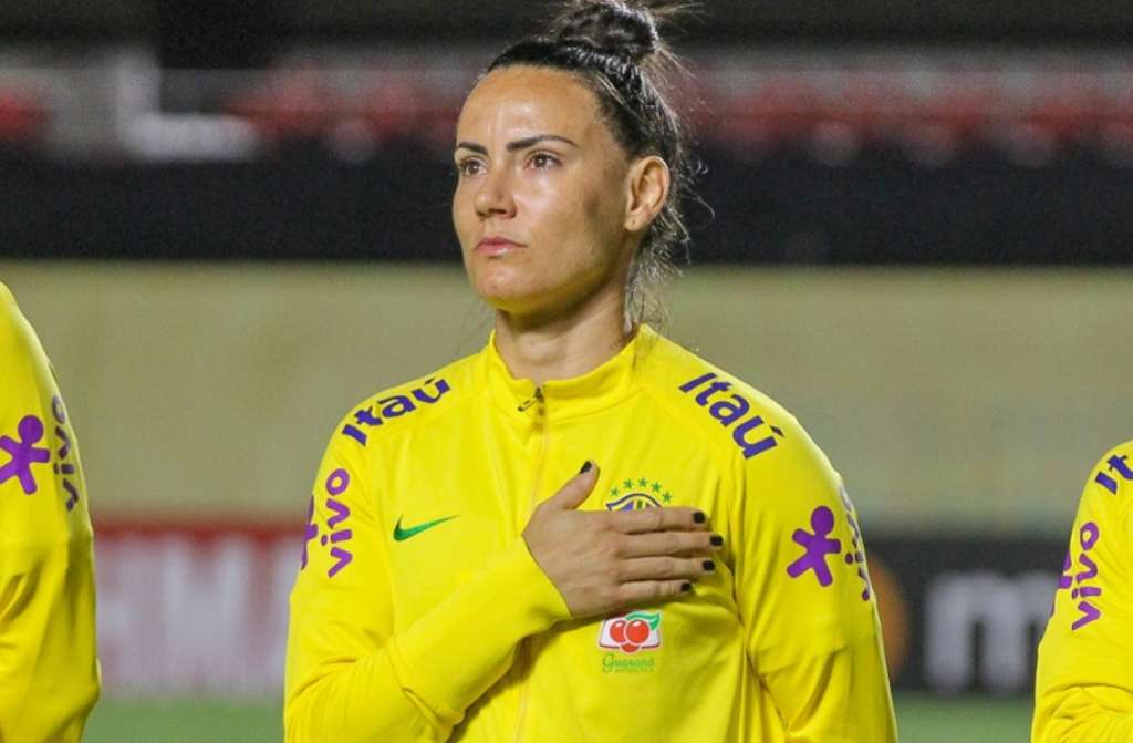 Olimpíada: ‘Superei com o futebol’, diz Jucinara em estreia pela seleção após doença grave