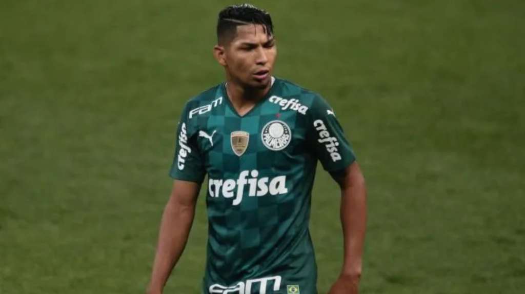 Com dores, Rony treina separado da equipe e desfalca Palmeiras contra o São Paulo