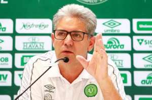 Jair segue? Dirigente da Chape não toma nenhuma atitude e só pede desculpas à torcida