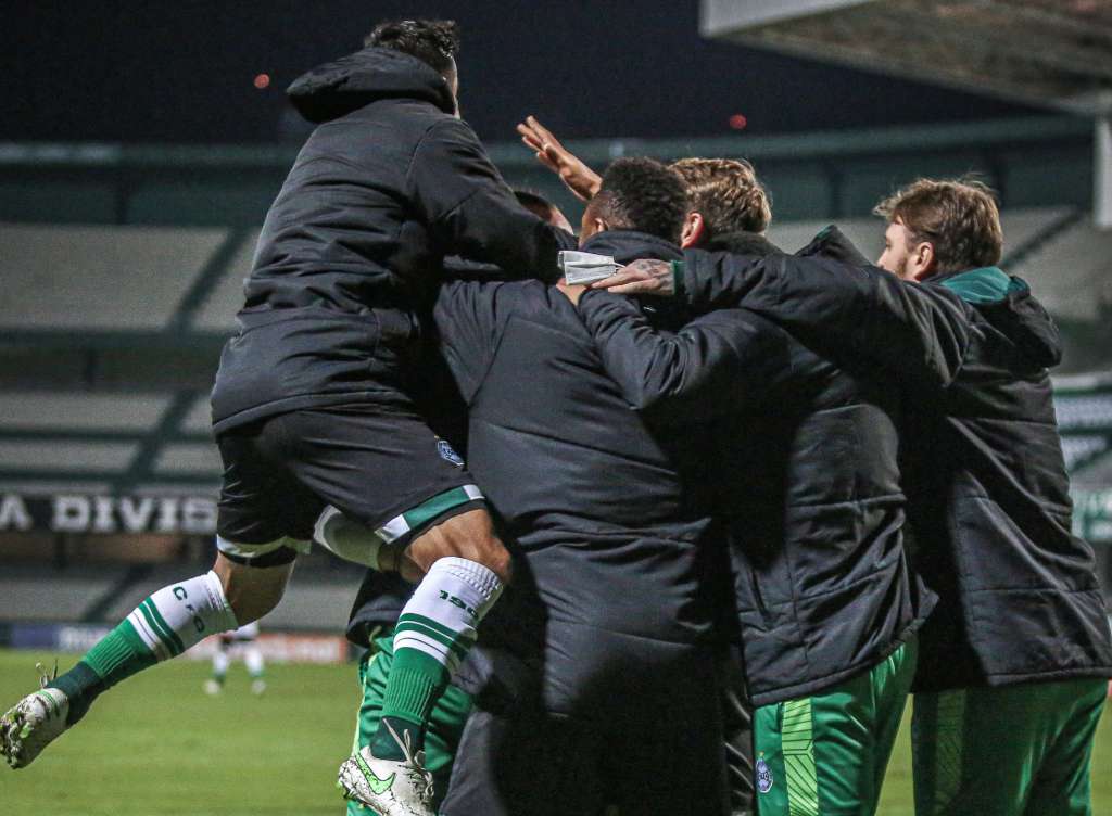 Cruzeiro x Coritiba – Série B poderá ganhar um novo líder nesta terça-feira!