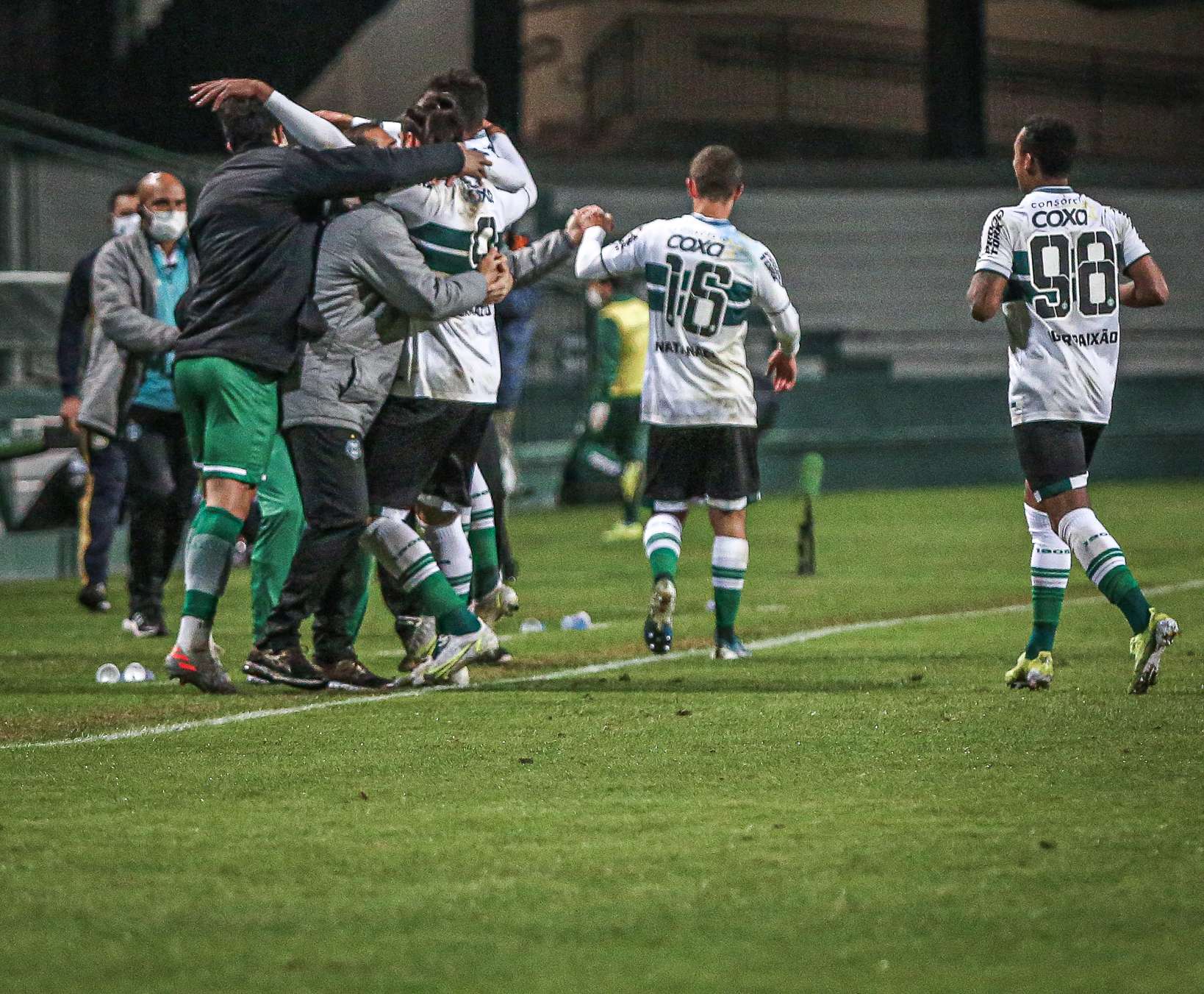 SÉRIE B: Melhores clubes, Náutico e Coritiba fazem “final” nesta sexta-feira