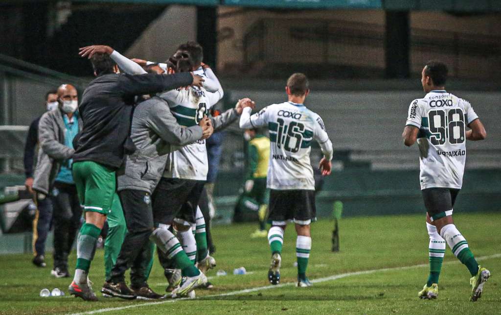 SÉRIE B: Guarani e CRB fazem duelo pelo G4; Sampaio quer encostar no líder e ainda tem Coxa x Vasco