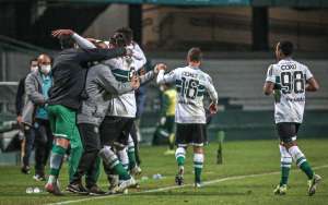 SÉRIE B: Guarani e CRB fazem duelo pelo G4; Sampaio quer encostar no líder e ainda tem Coxa x Vasco