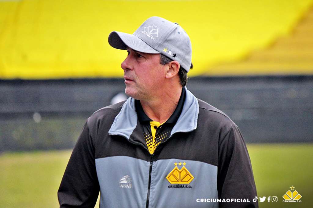 Líder e invicto com o Criciúma, Paulo Baier garante: “Estão todos focados”
